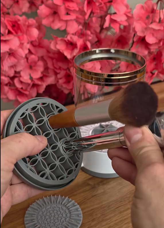 Nettoyeur de pinceaux électrique