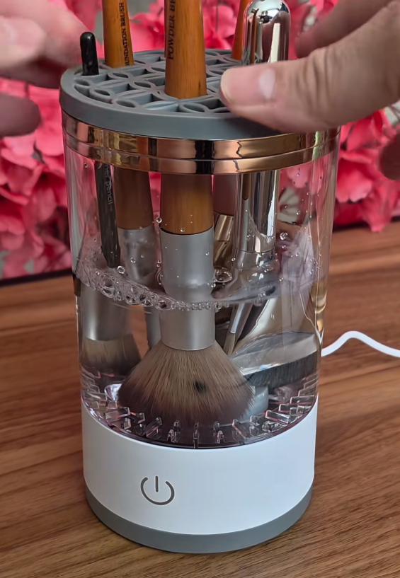 Nettoyeur de pinceaux électrique